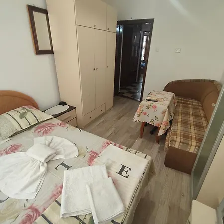 아파트 For Guests Linov 네세부르